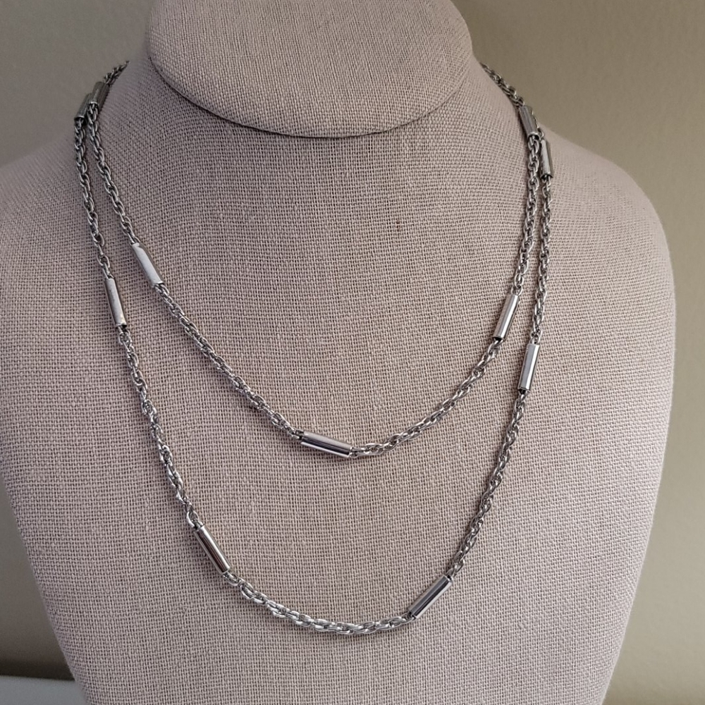 Sarah Cov silvertone necklace